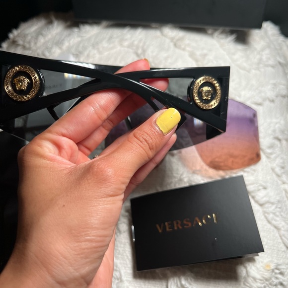 Versace sunglasses - Picture 2 of 8
